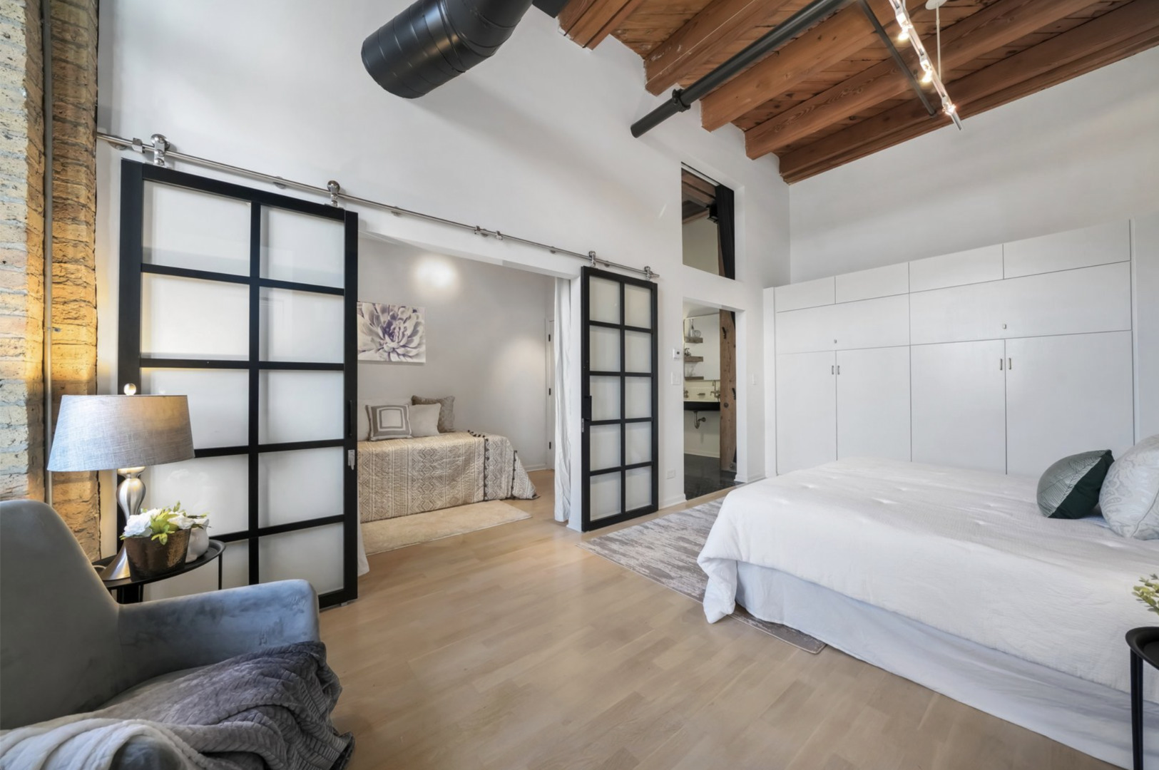 1872 N Clybourn Avenue Unit: 204