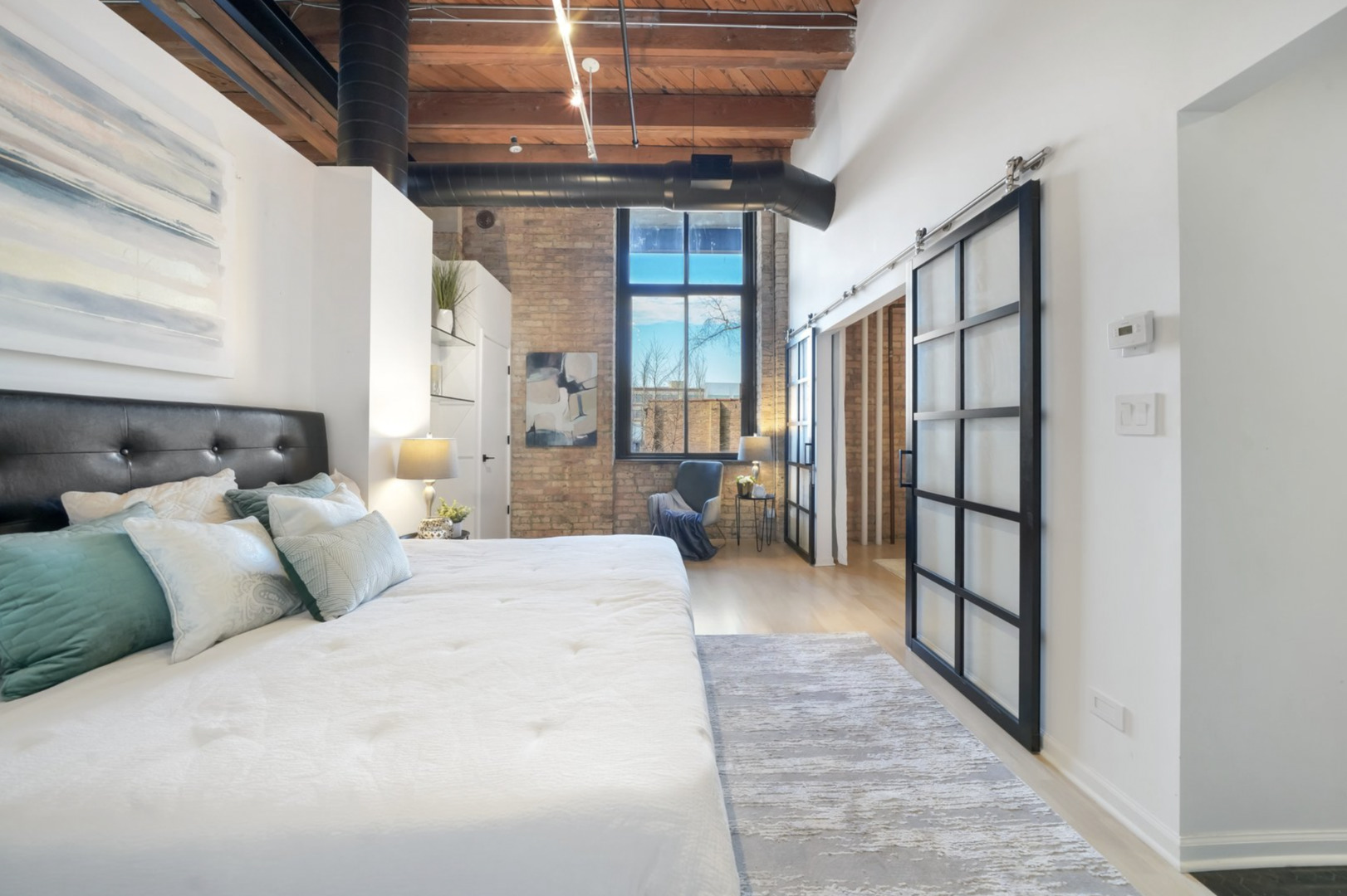 1872 N Clybourn Avenue Unit: 204