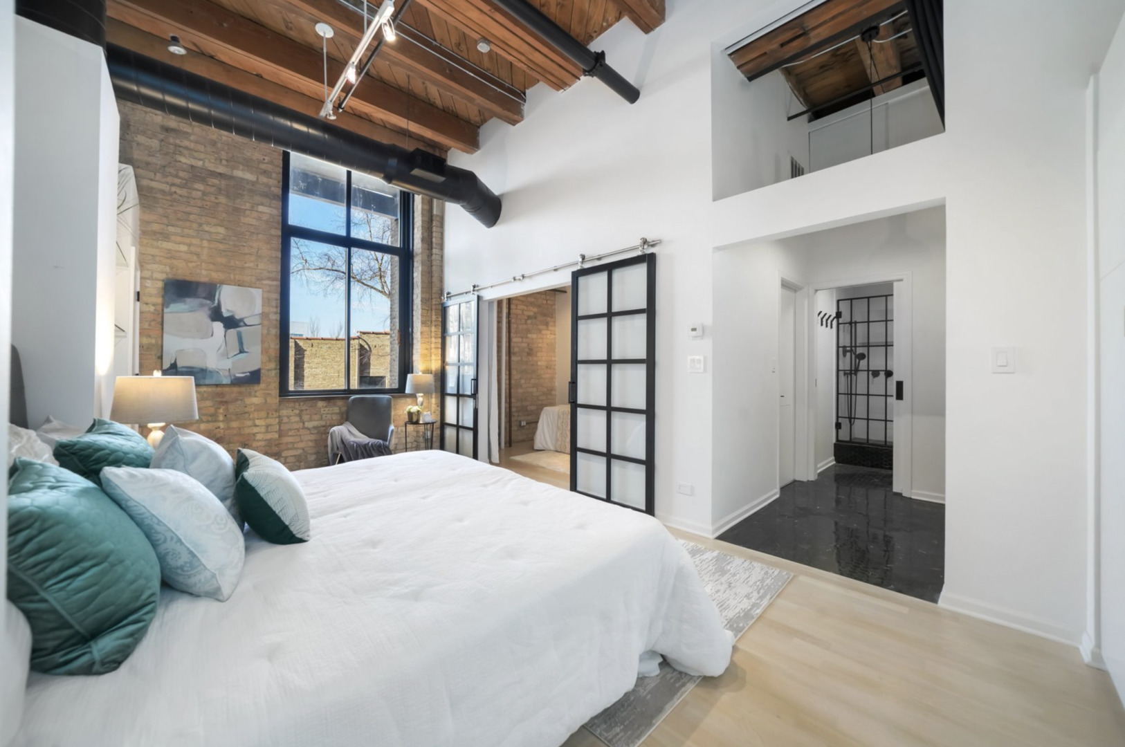 1872 N Clybourn Avenue Unit: 204