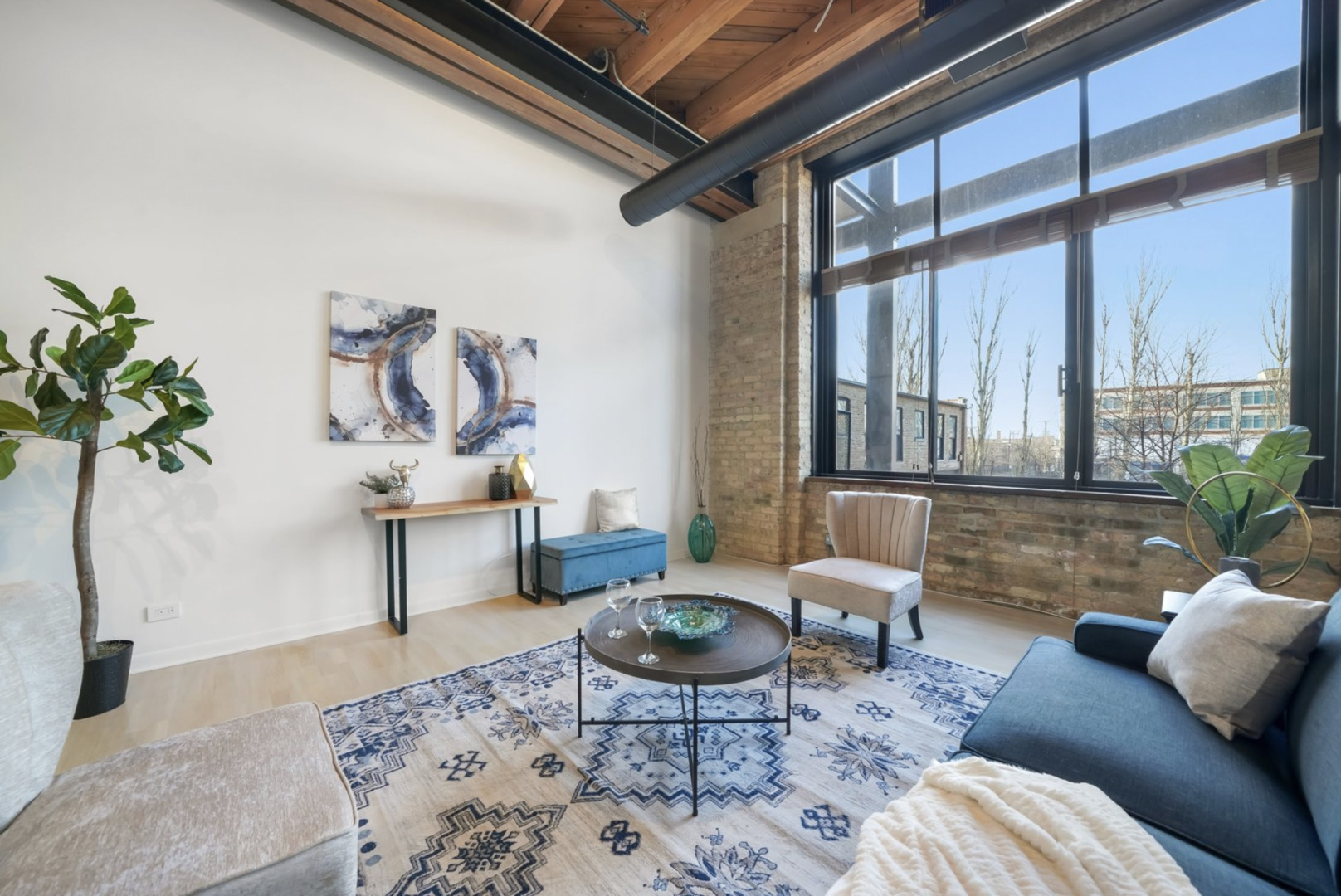 1872 N Clybourn Avenue Unit: 204