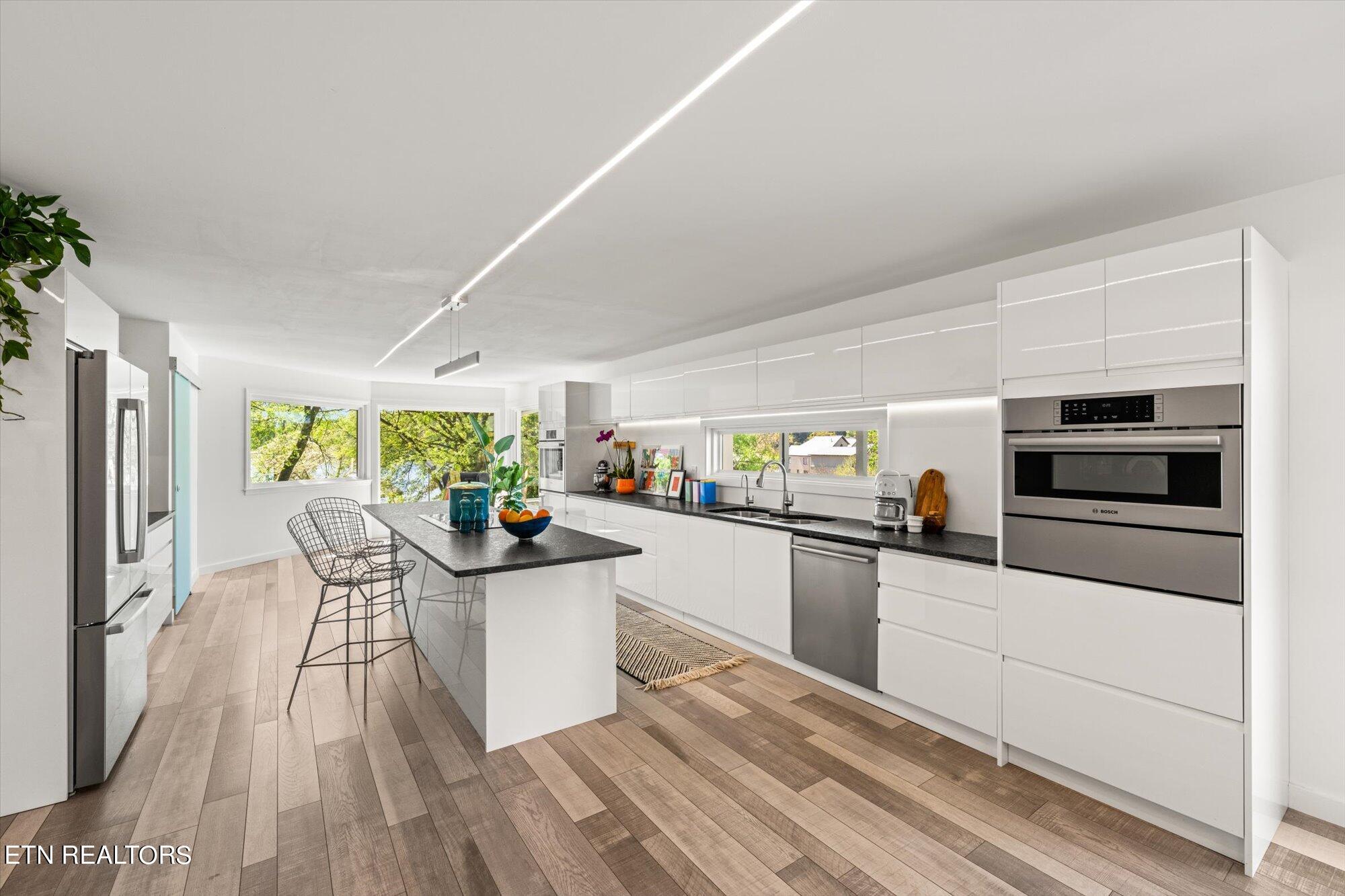 12319 River Oaks Point