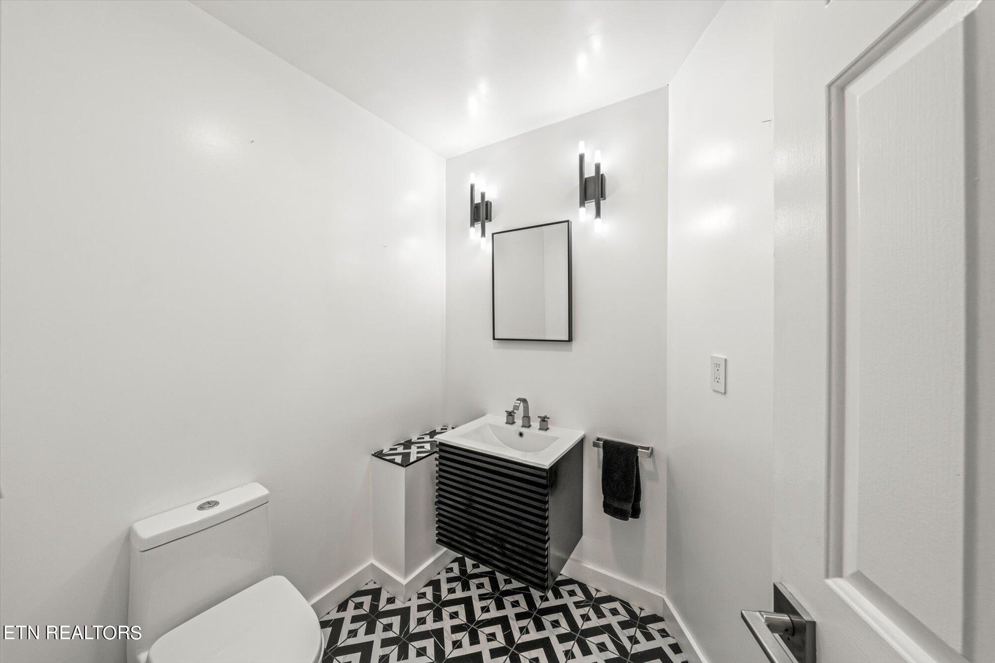 12319 River Oaks Point