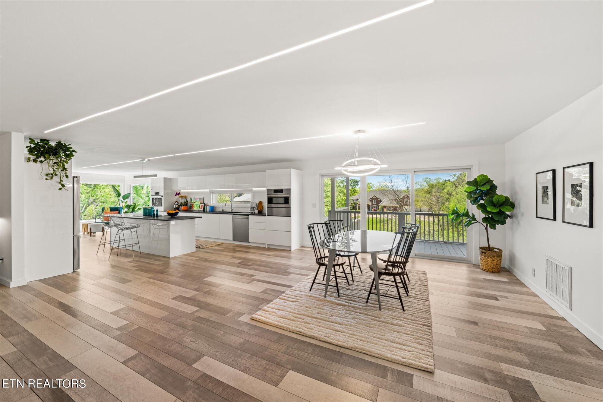 12319 River Oaks Point