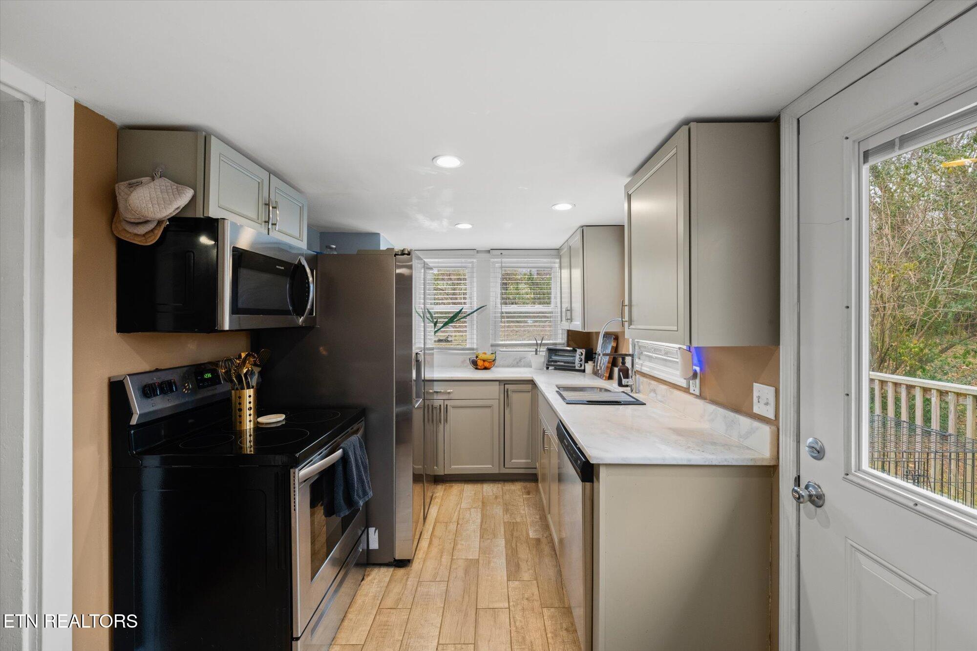 4913 Landbrook Drive