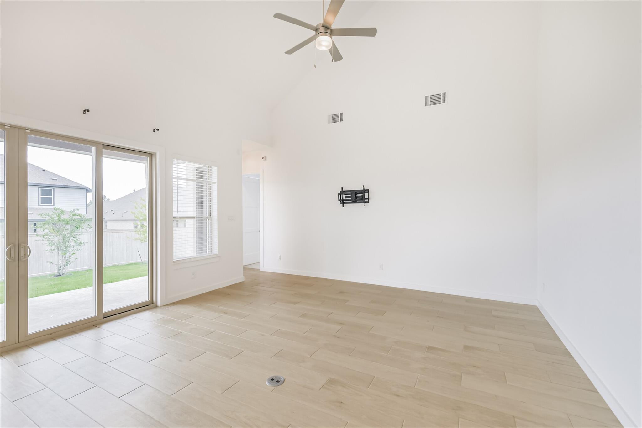 27027 W Rustlers Bend