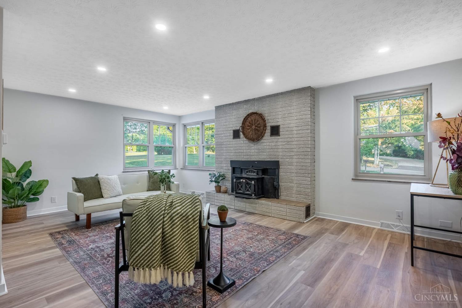 8301 Red Lion Five Points Road