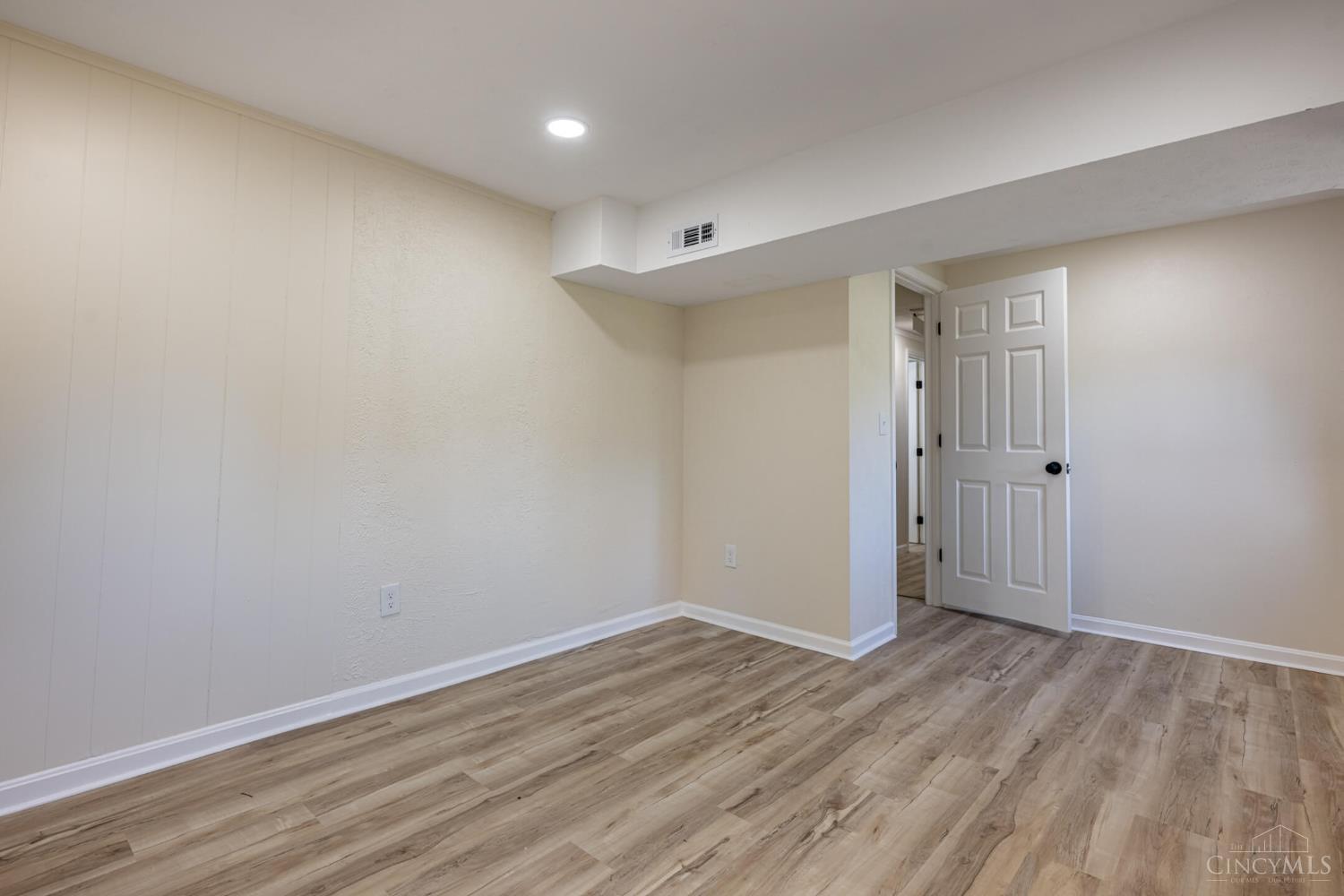 8249 Lakenoll Court