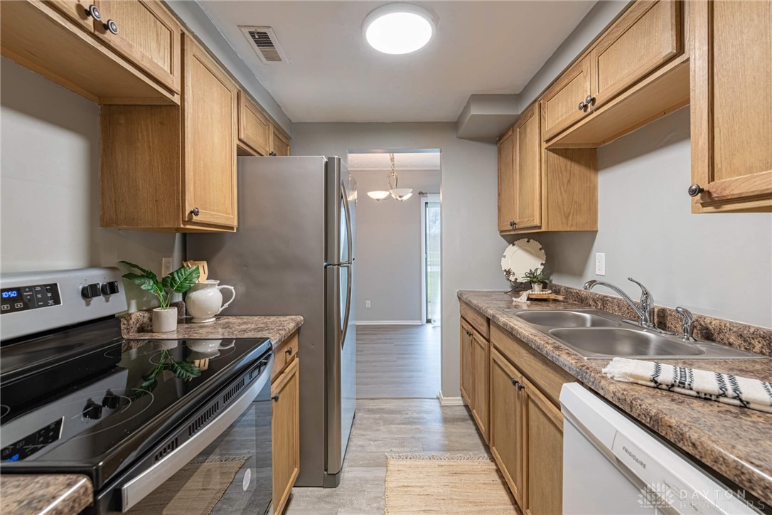 1102 Arrowhead Crossing B