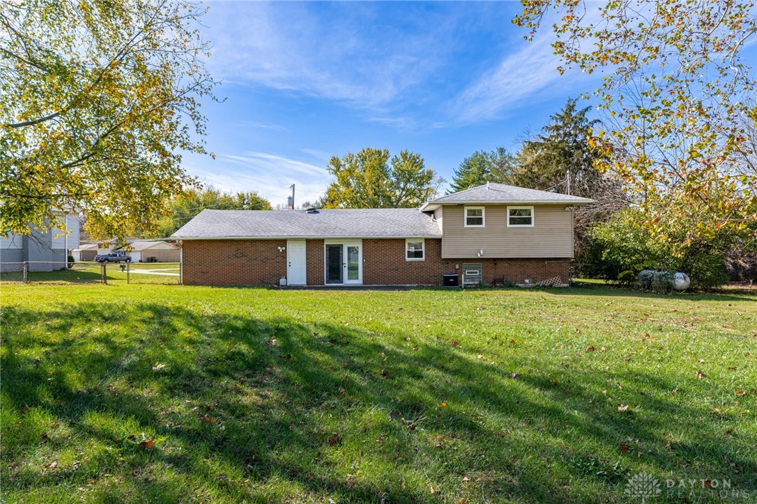 5744 Lake Circle Drive