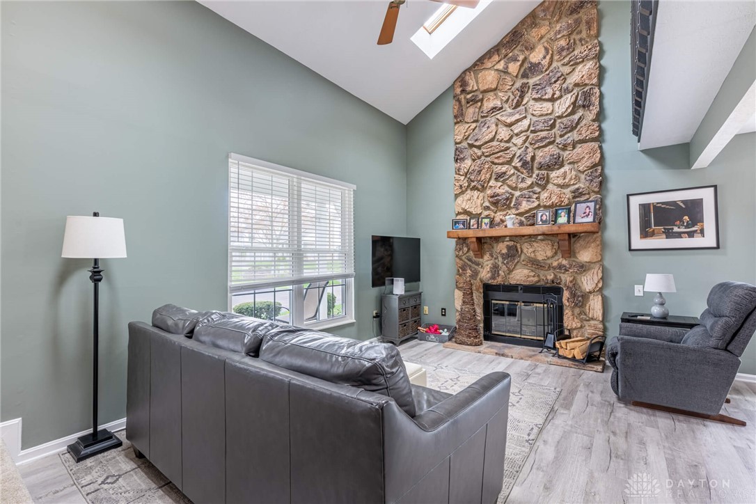 2090 Foxknoll Drive