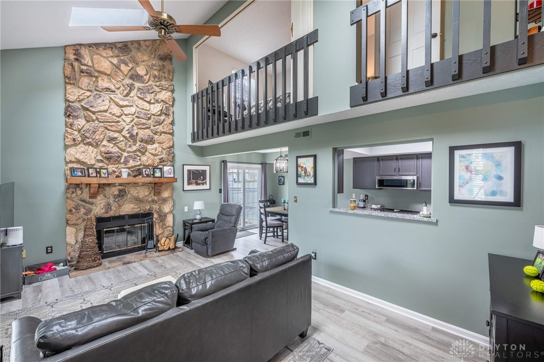 2090 Foxknoll Drive