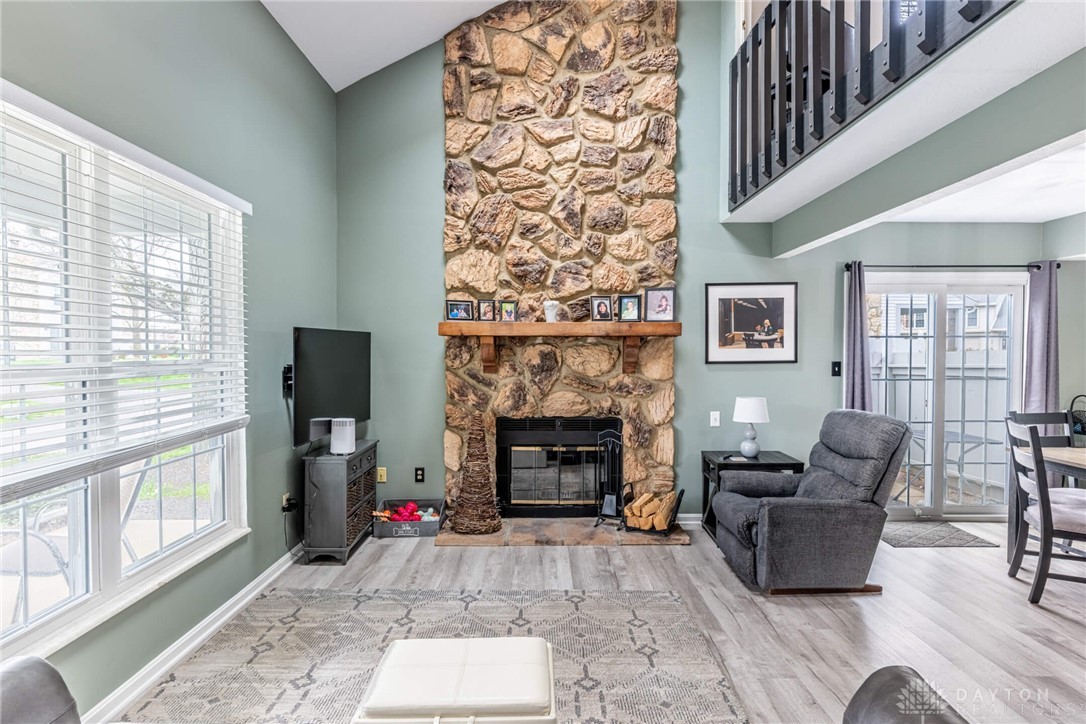 2090 Foxknoll Drive