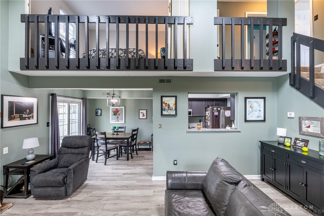 2090 Foxknoll Drive