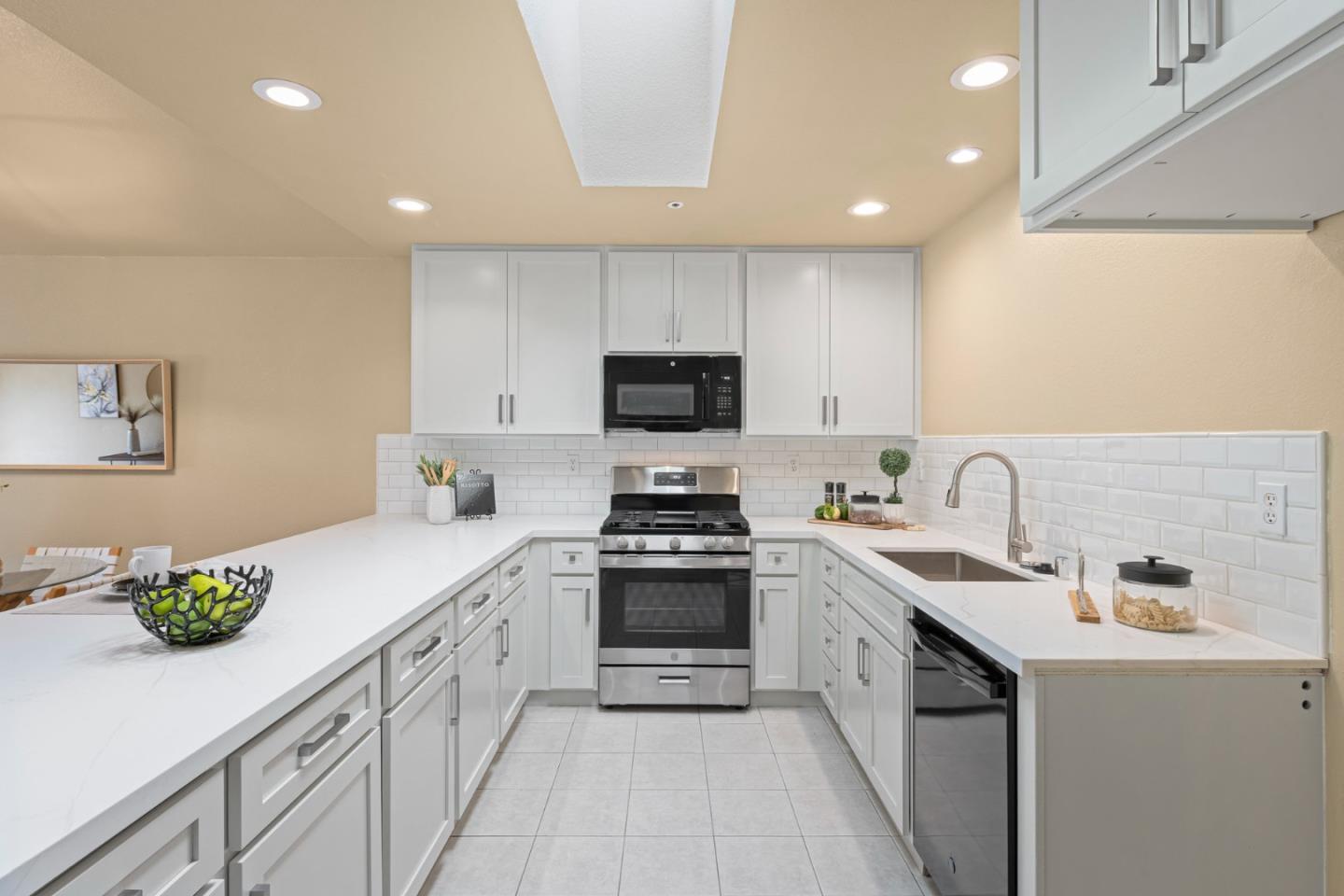 17437 Calle Del Sol