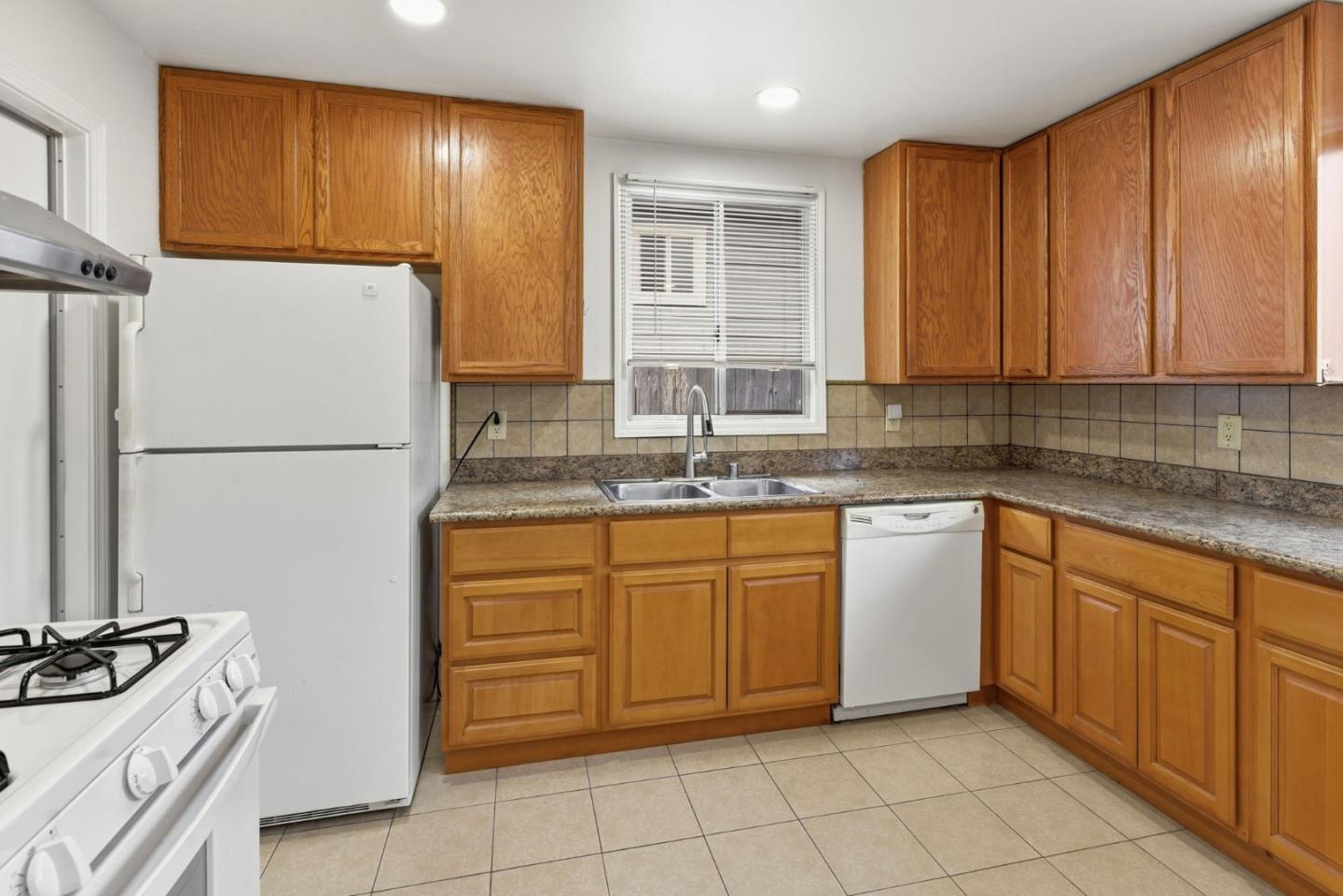 851 Beechwood DR