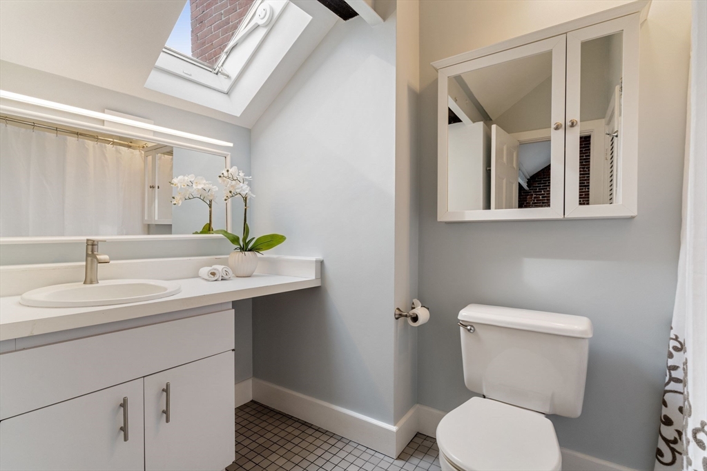 21 Harvard St # 4