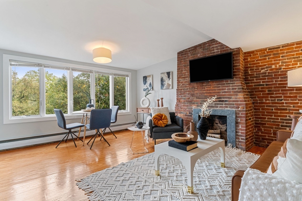 21 Harvard St # 4
