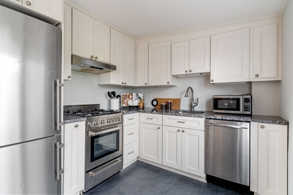 21 Harvard St # 4