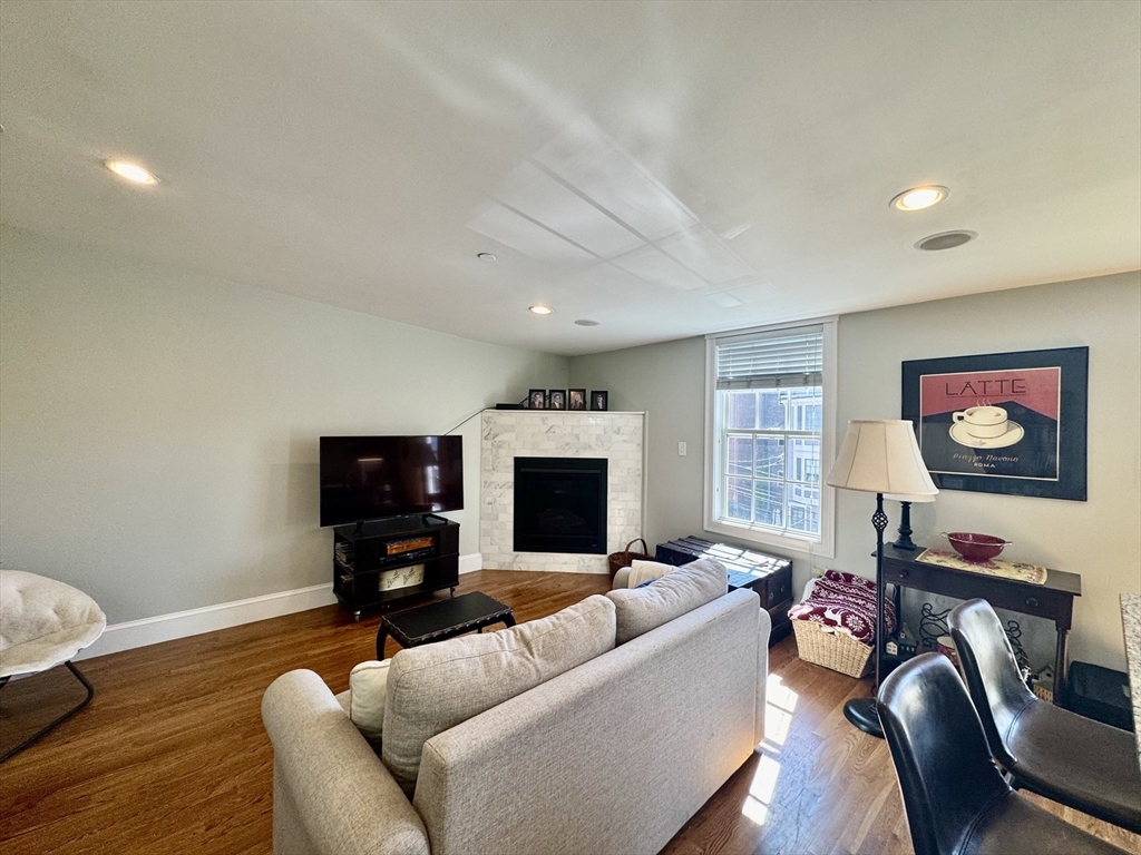47 Soley St # 3
