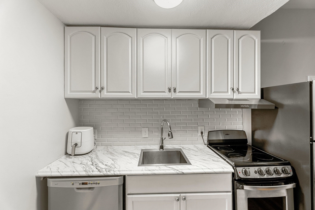 511 Beacon St # 11 Unit: F-11