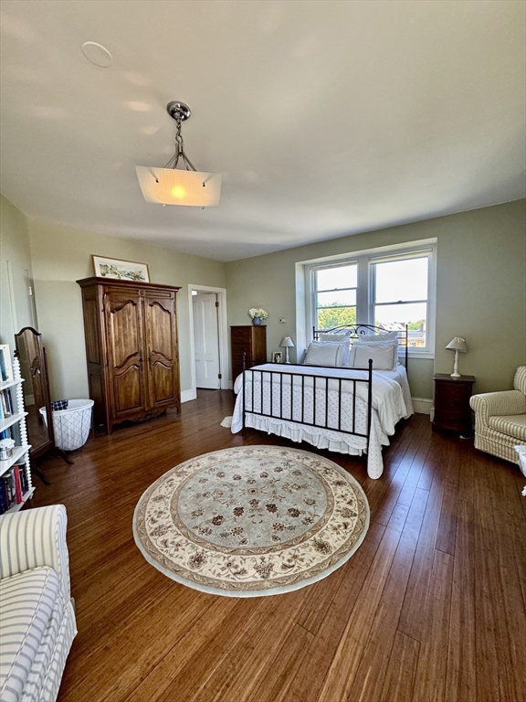 4 Monument Square PH
