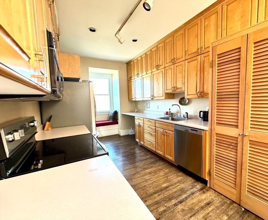 4 Monument Square PH