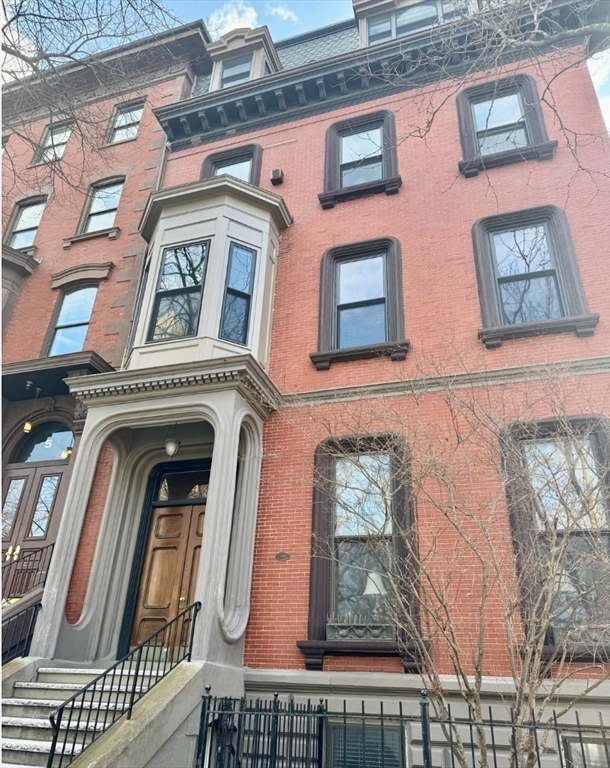 4 Monument Square PH