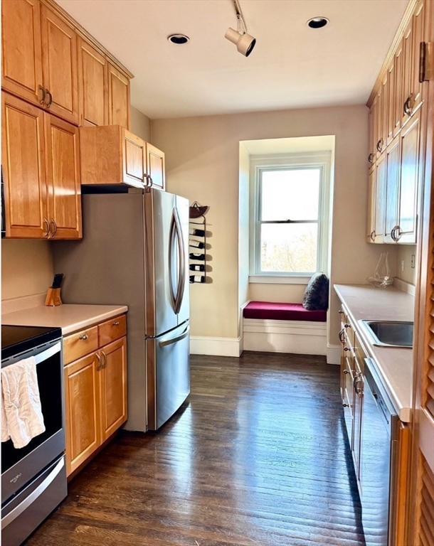 4 Monument Square PH