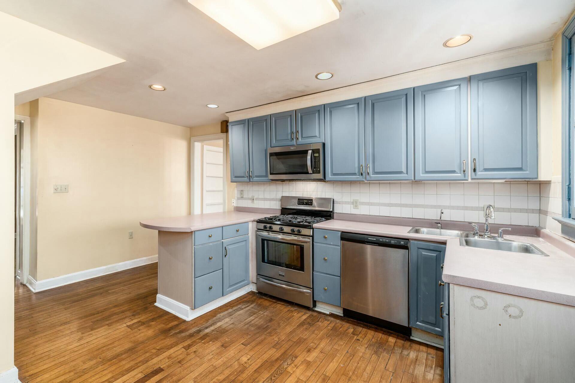 32 Brunson Avenue, 10