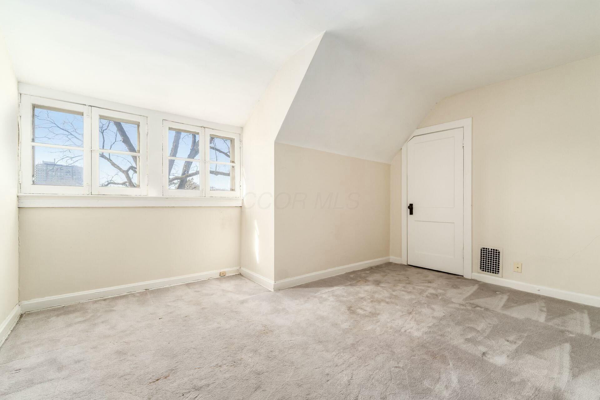 32 Brunson Avenue, 10