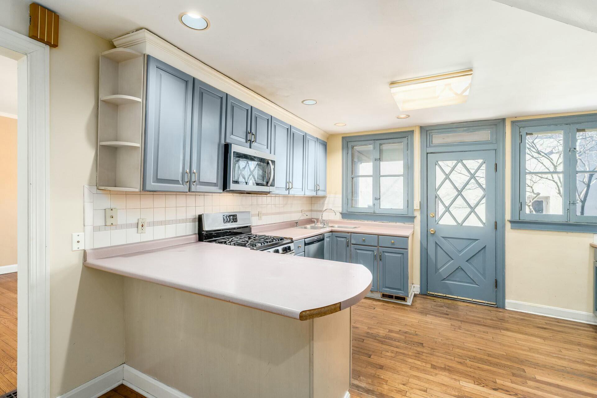32 Brunson Avenue, 10