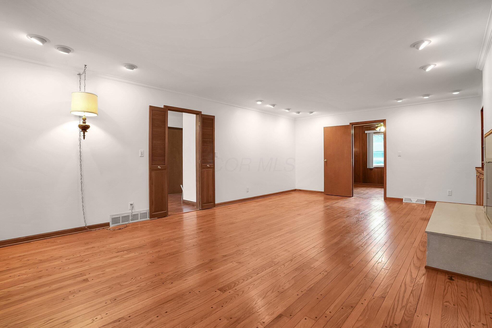 821 Strawberry Hill Road E