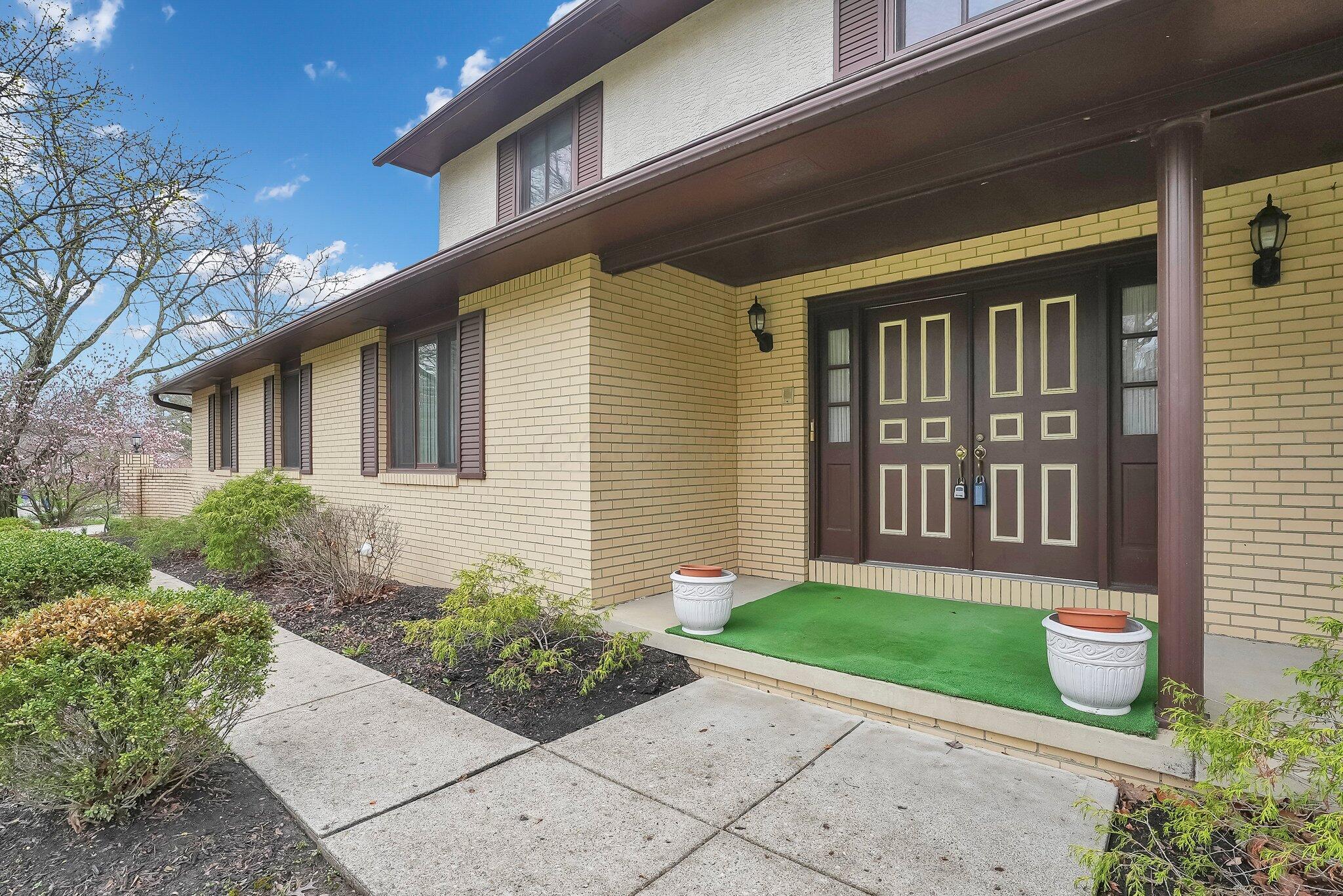 821 Strawberry Hill Road E