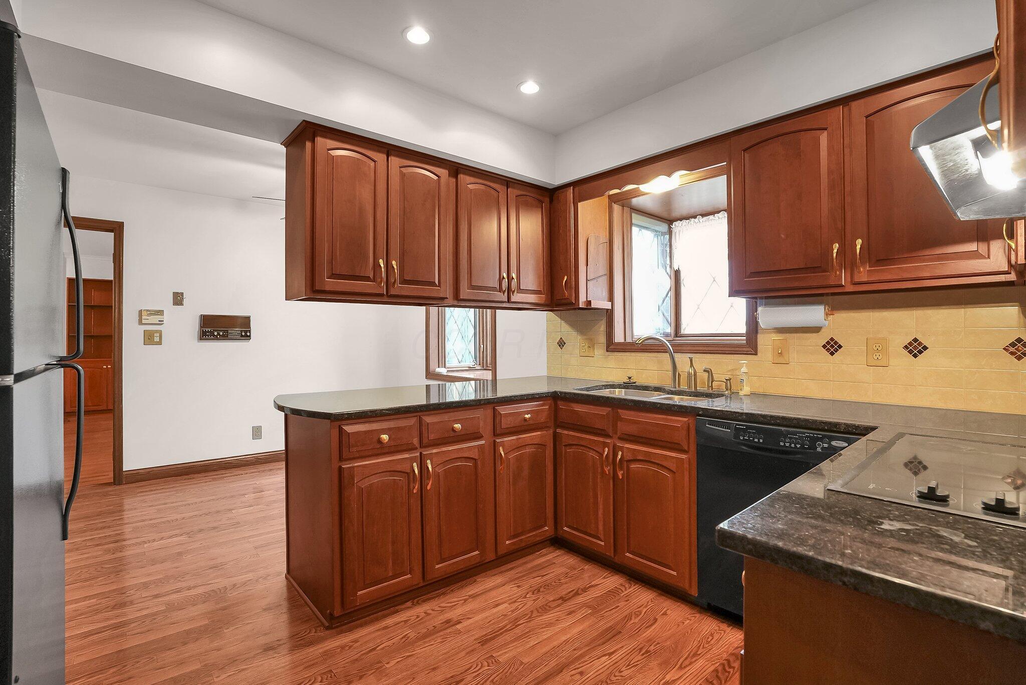 821 Strawberry Hill Road E