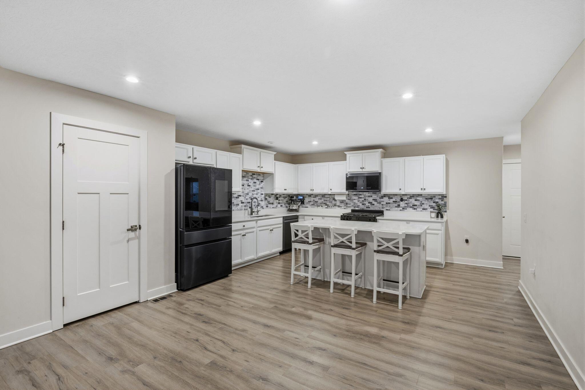 2592 Mcclouds Square