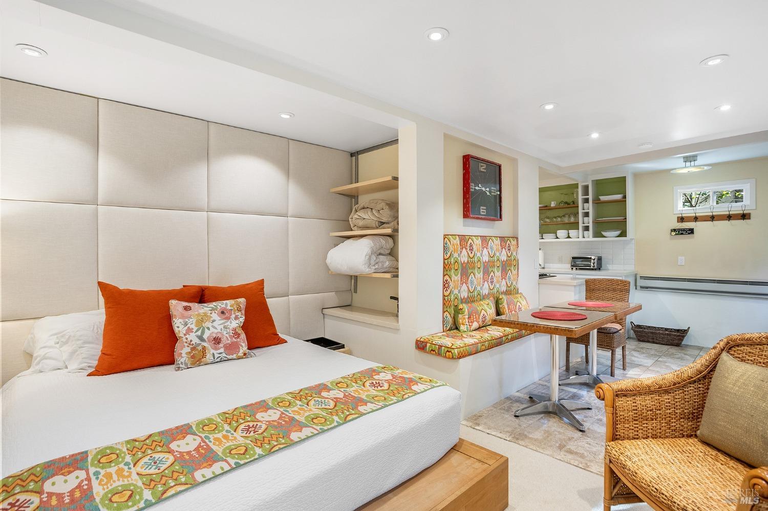 435 E Blithedale Ave