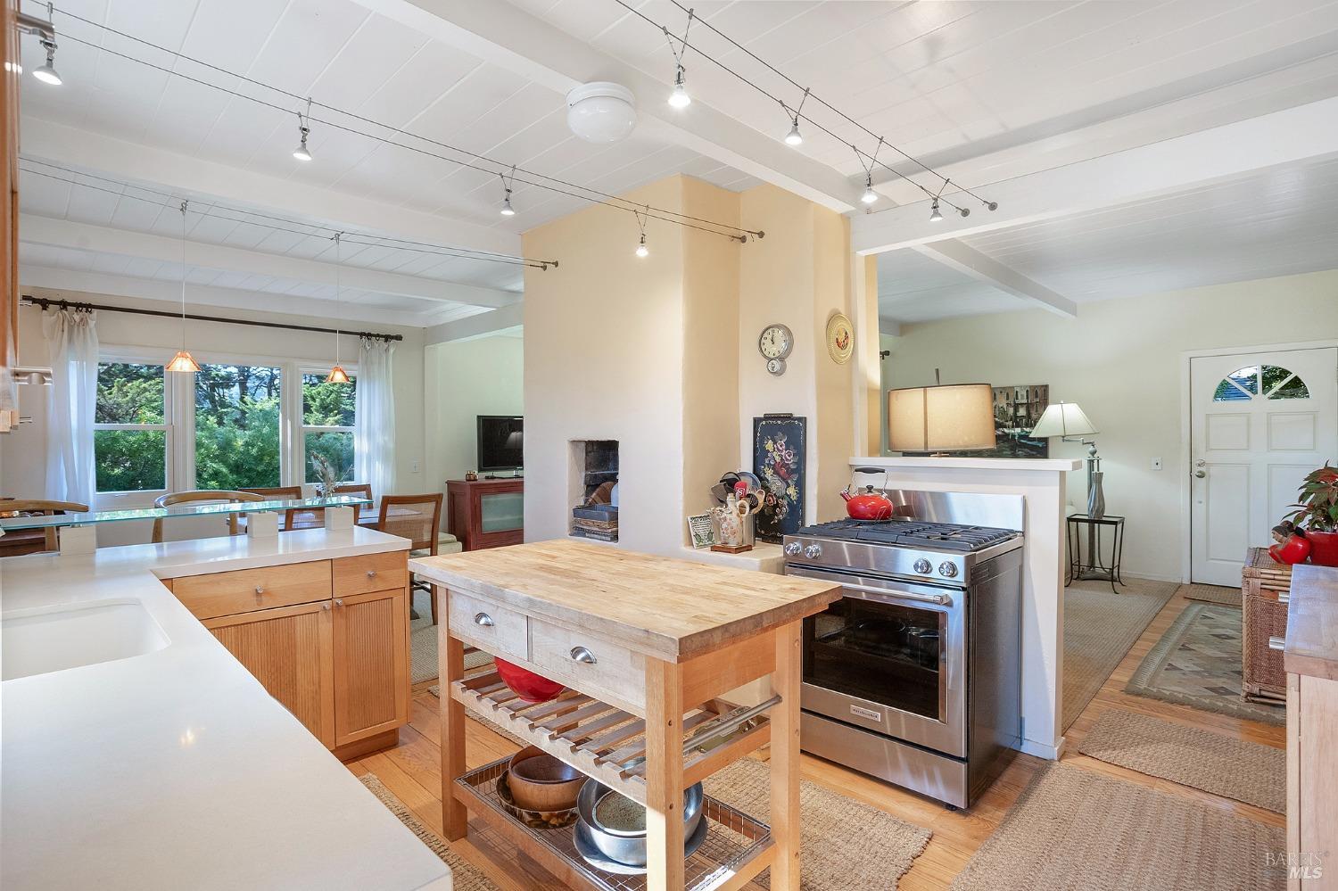 435 E Blithedale Ave