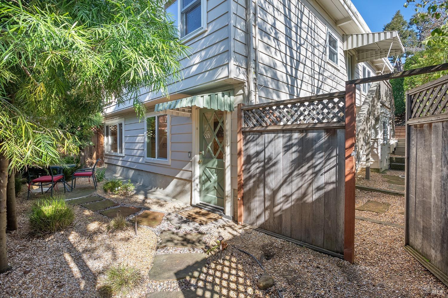 435 E Blithedale Ave