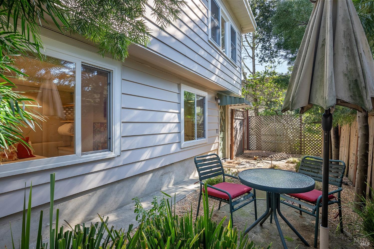 435 E Blithedale Ave