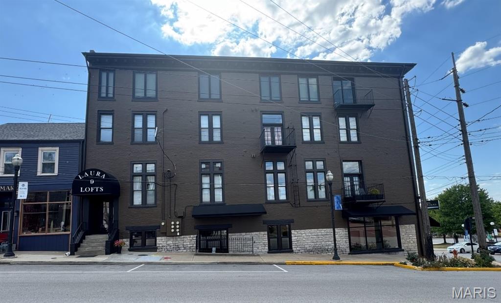 9 E BROADWAY Unit: 300