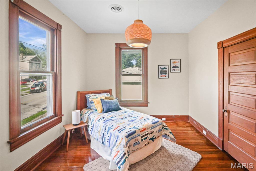 407 E 9th Street