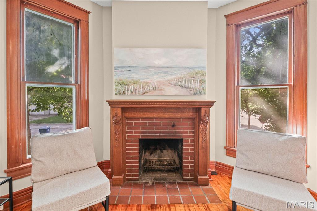 407 E 9th Street