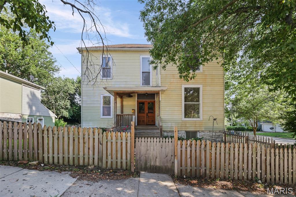 407 E 9th Street
