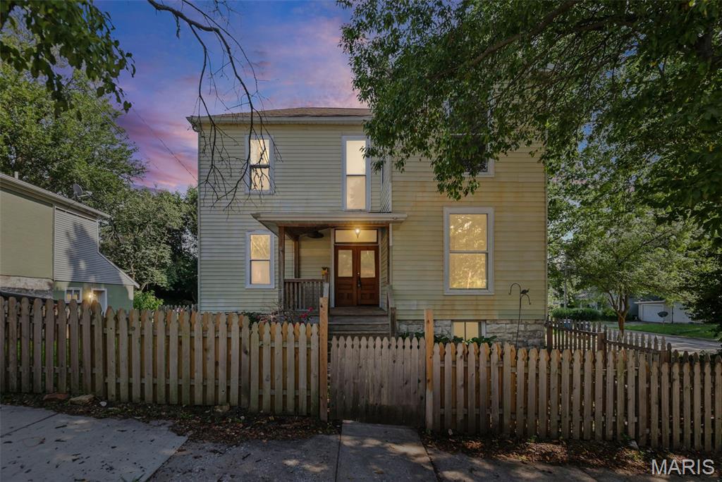407 E 9th Street