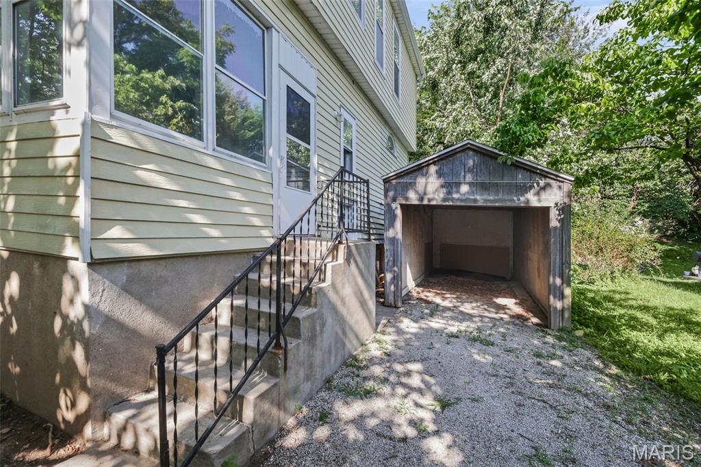 407 E 9th Street