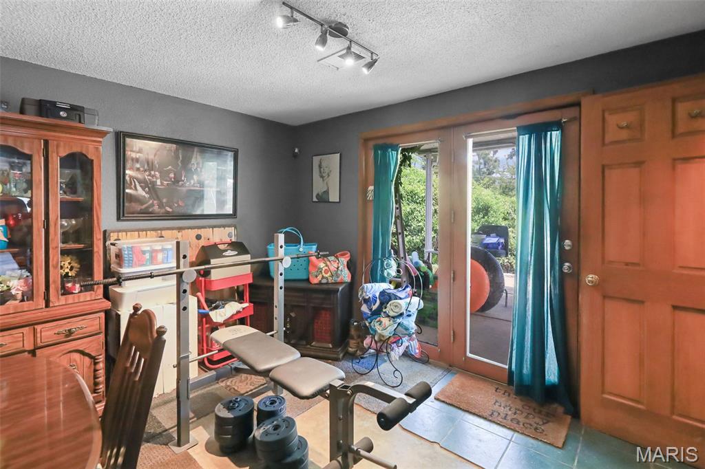 5905 Dogwood Lane