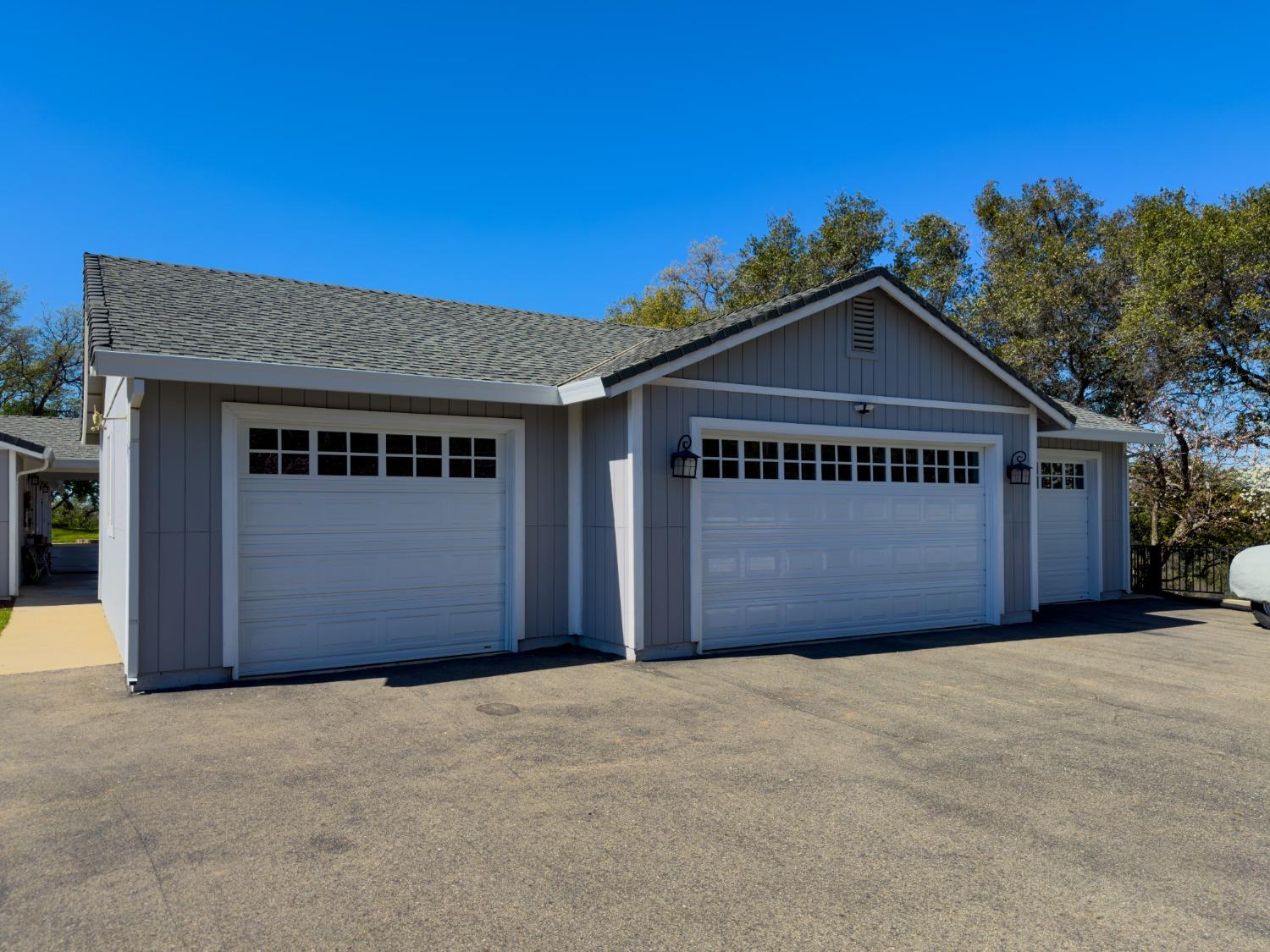 2880 Candlelite Drive