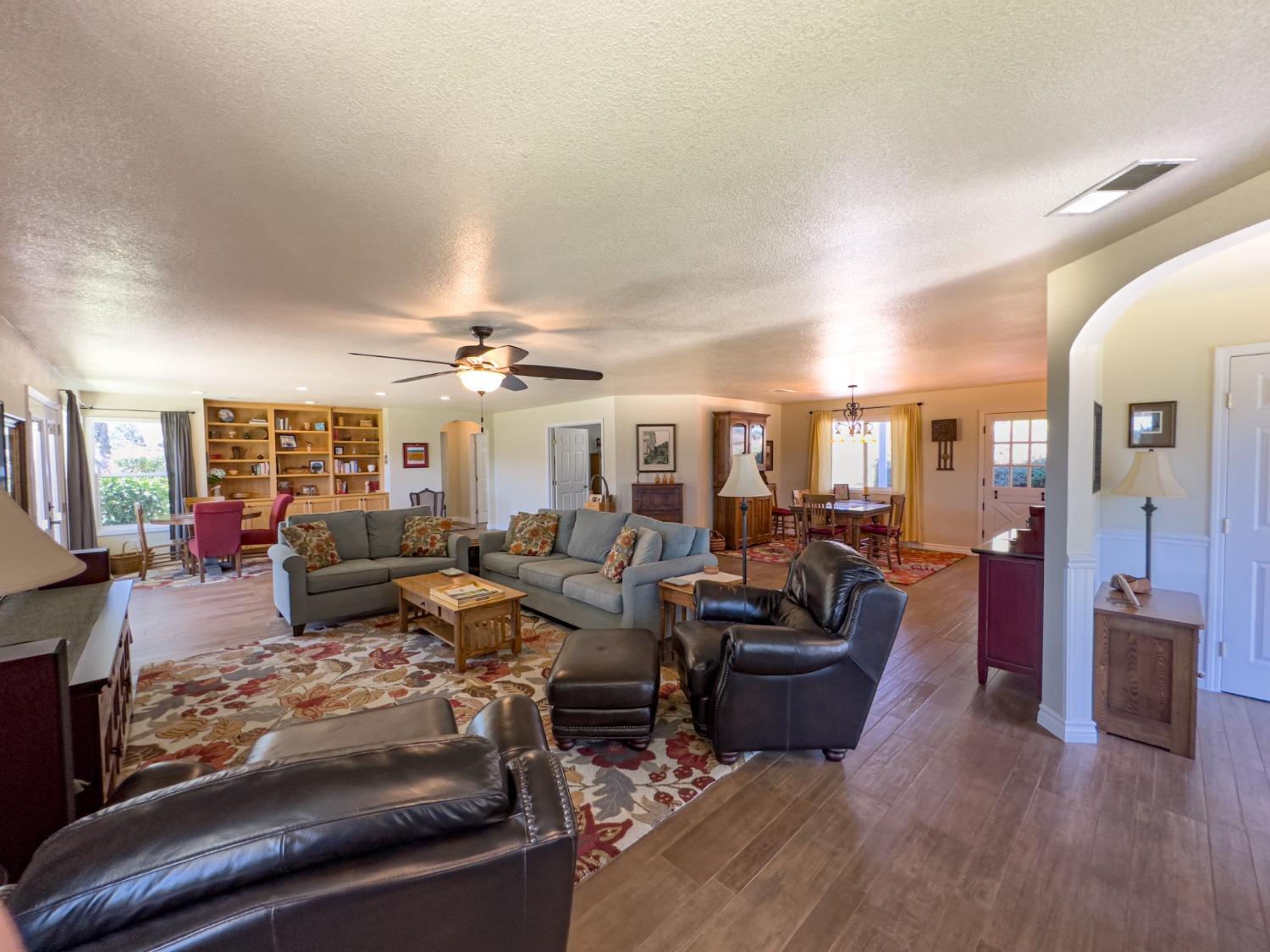 2880 Candlelite Drive