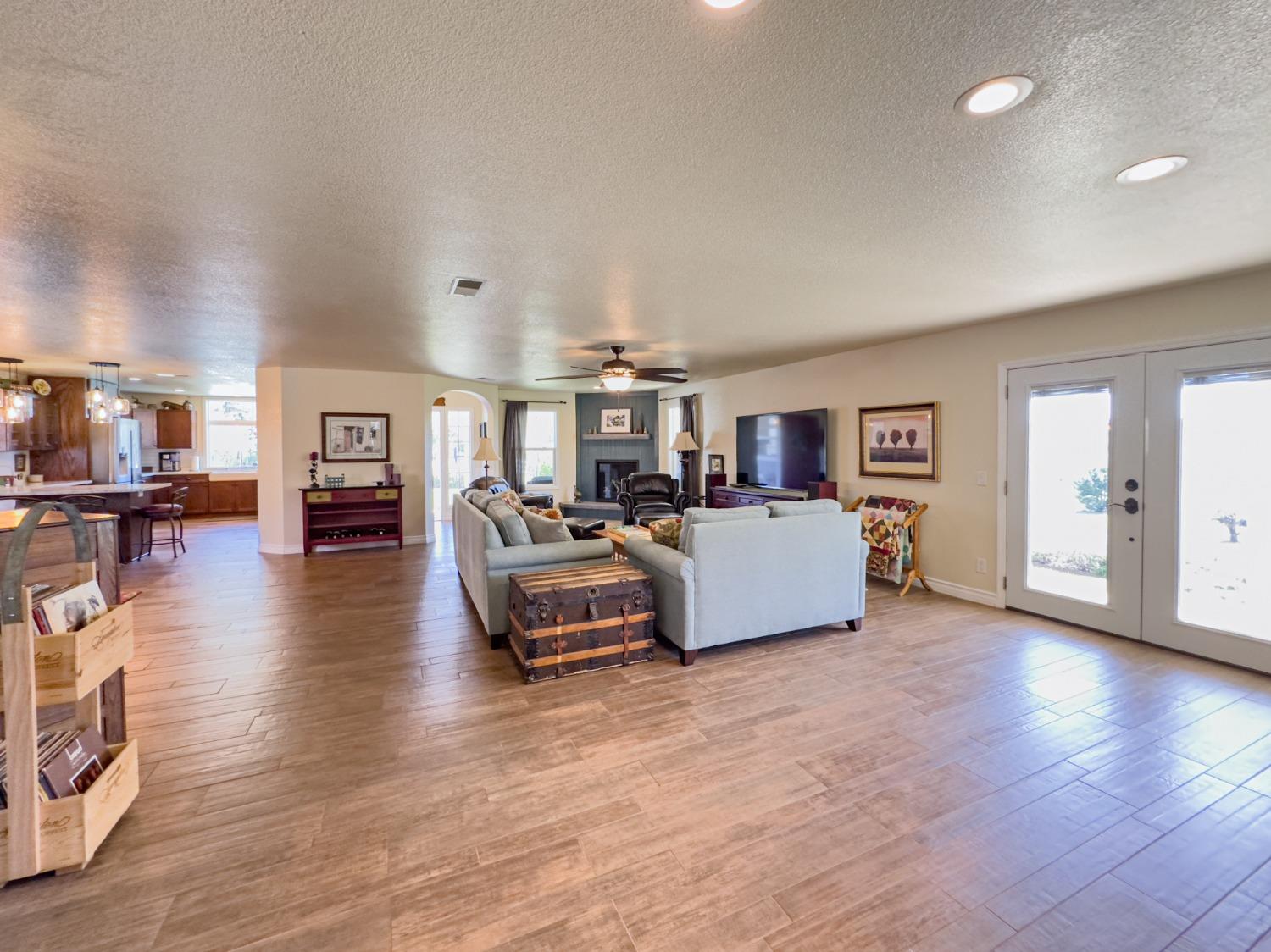 2880 Candlelite Drive