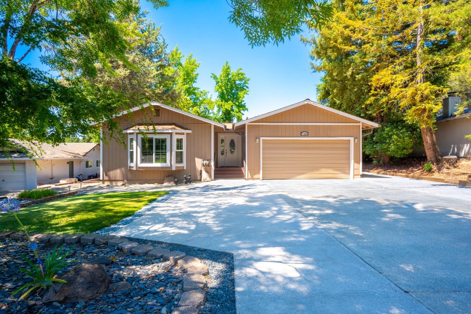 11384 Torrey Pines Drive